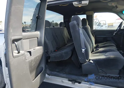 2005 Chevrolet Silverado 1500 Ls z USA, uszkodzony, nr VIN 2GCEC19T451243130